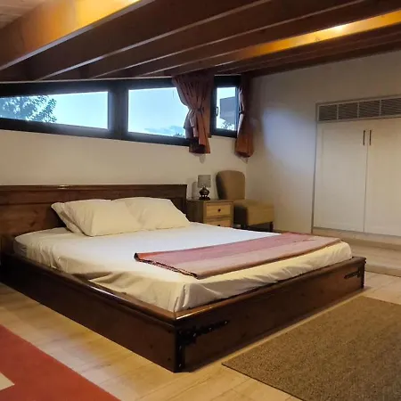 The Zephyr House -2- Chalet Pyrgos