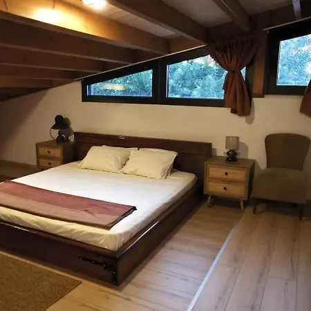 The Zephyr House -2- * Pyrgos