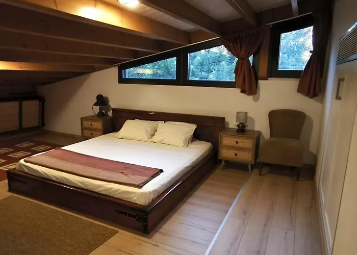 The Zephyr House -2- * Pyrgos